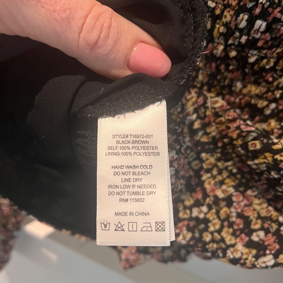 All in Favor Puff long Sleeve Floral top - Picture 6 of 10